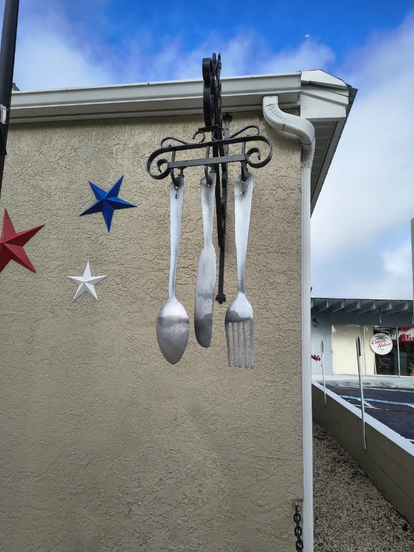 American breakfast plates served in a casual setting.